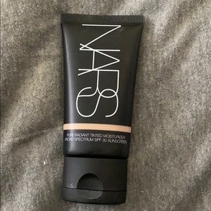 NARS Pure Radiant Tinter Moisturizer